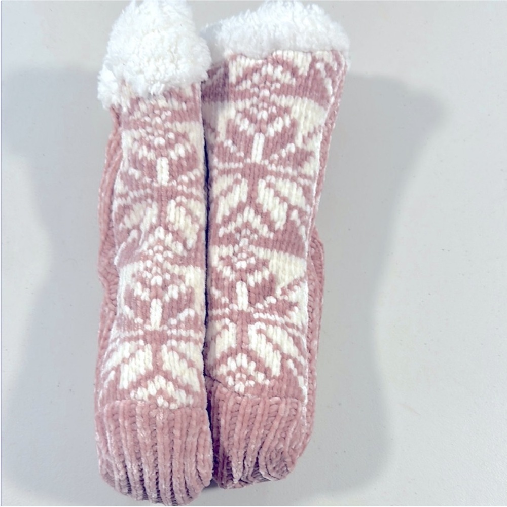 🆕 Muk Luks Cozy Pink and White Knit Socks - Size S